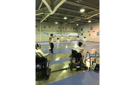 Les jeunes escrimeurs sont studieux 